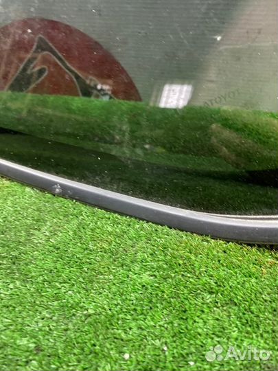 Стекло собачника правое Toyota Prius Alpha ZVW41