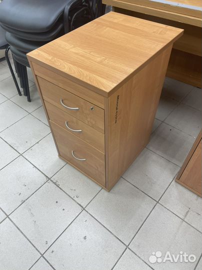 Тумба выкатная и шкафчик