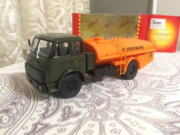 Модель 1/43 маз-5334 тз-7,5 наш автопром