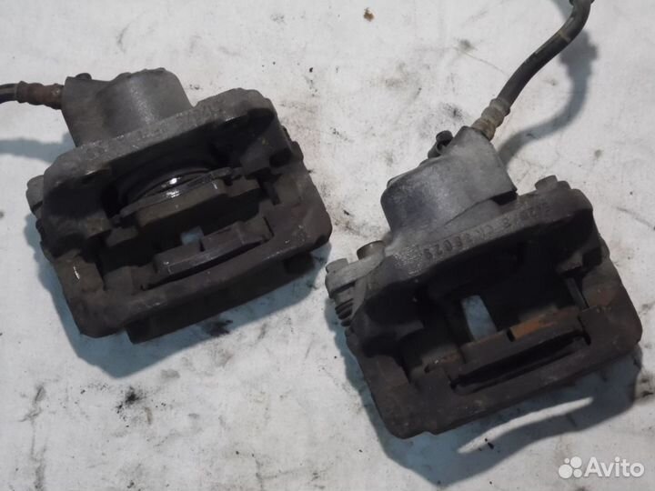 Тормозной суппорт передний Рено Сценик 1