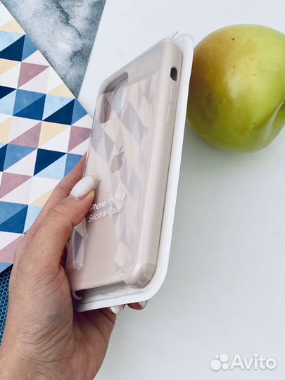 Чехол на iPhone 11