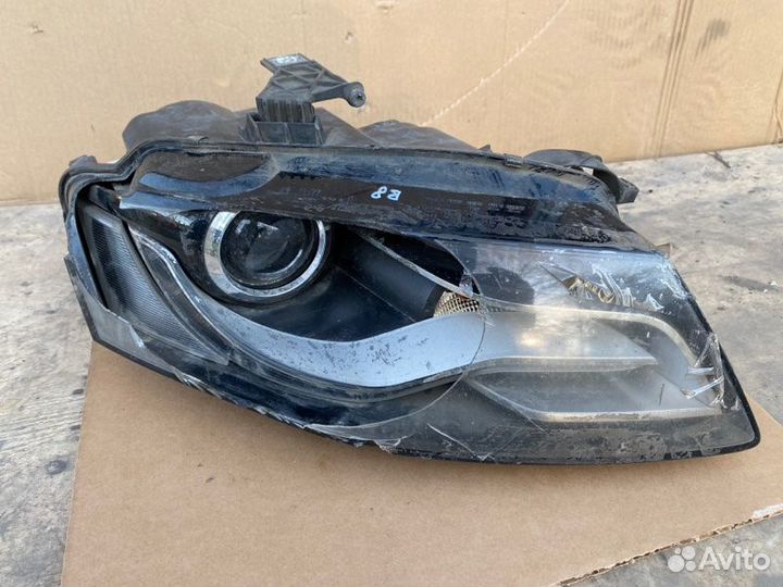 Фара ксеноновая передняя правая Audi A4 B8