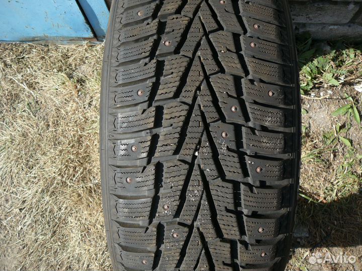 Roadstone Winguard WinSpike 215/50 R17 95T