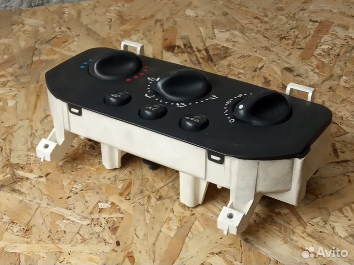 Блок управления отопителя Renault Clio/Symbol 2001