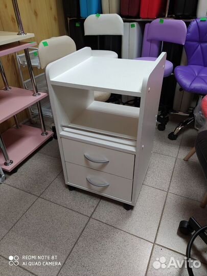 Тележка косметолога. Этажерка на колесиках