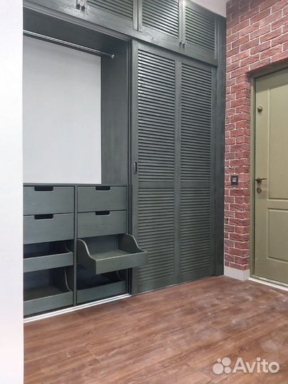 Шкафы с жалюзийными дверями, дверцами жалюзи, рееч