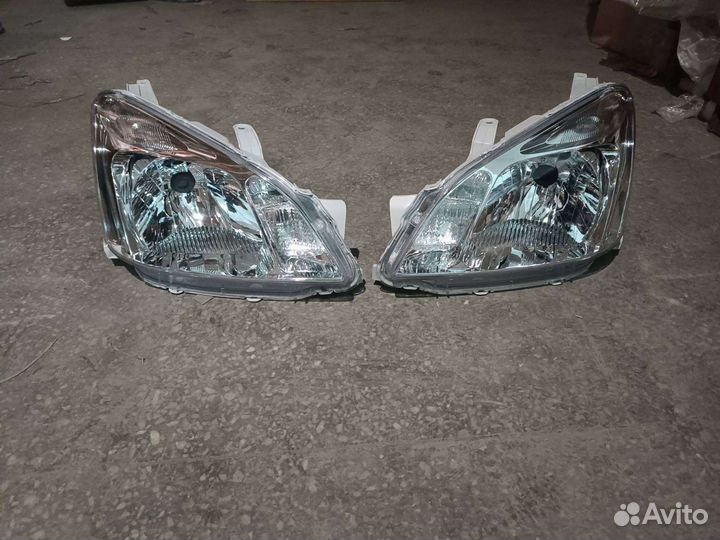 Фары Тойота Премио 01-04 г.в. новые,галоген