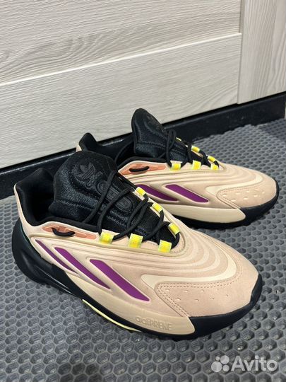 Adidas ozelia