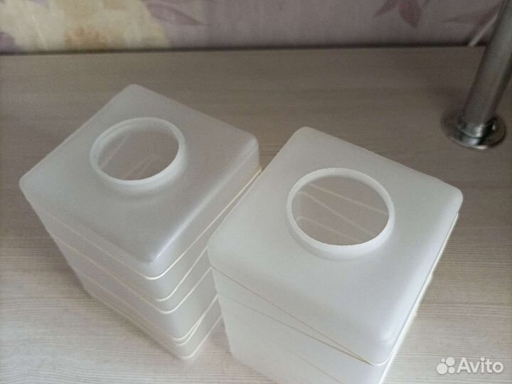 2 стеклянных плафона в наличии