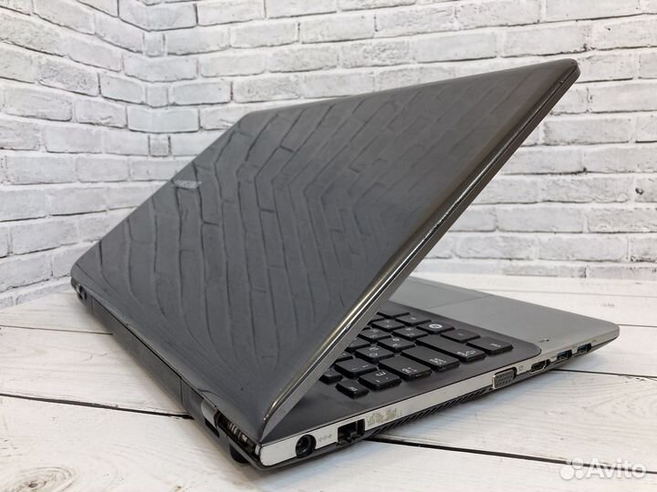 Игровой ноутбук Samsung i5/8gb/SSD/2gb видео/гаран