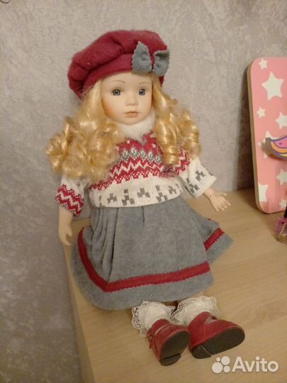 Кукла фарфоровая