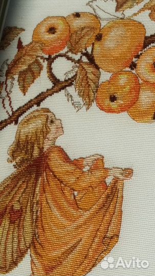 Девочка с яблоней