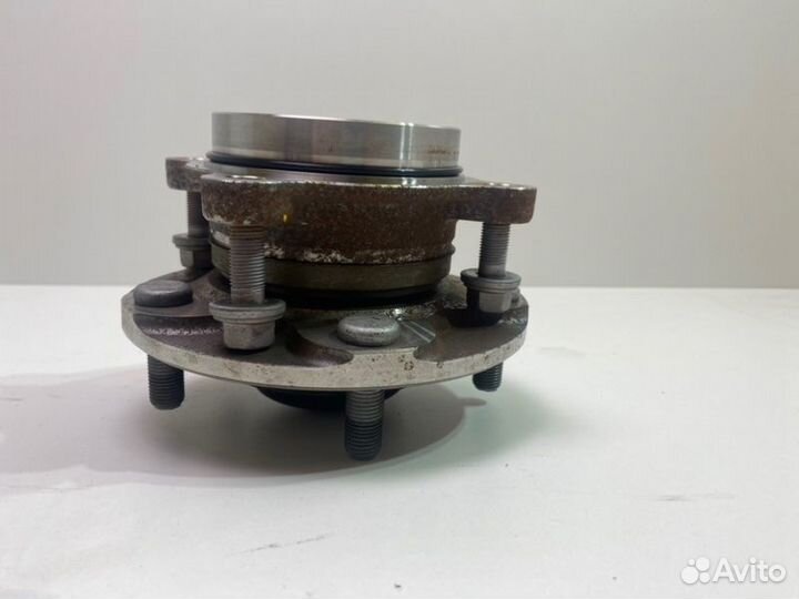 Ступица передняя левая Toyota Land Cruiser 200