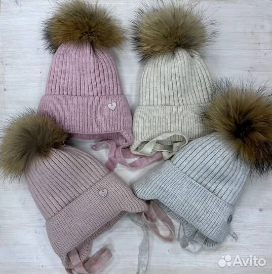 Детская зимняя шапка с натур. помпоном на девочку