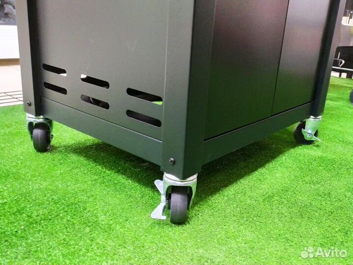 Газовый гриль Char-Broil Professional 3B