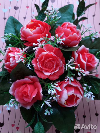 Мыльный букет из 7 цветов в кашпо. Розы и пионы