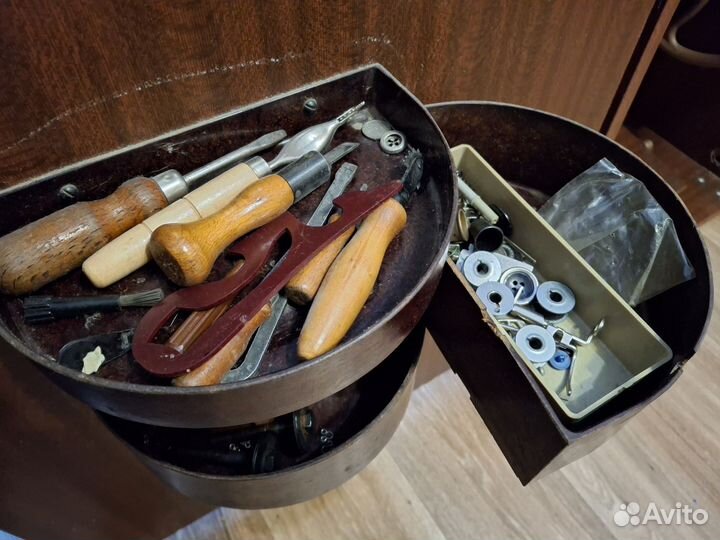 Швейная машина Подольск 142 ножная