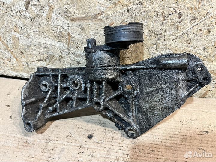 Крепление генератора Renault Megane 2