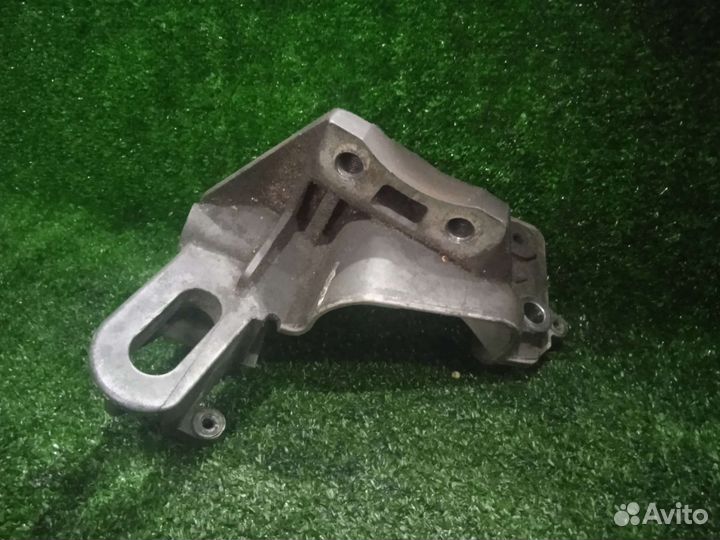 Кронштейн двигателя правый Форд Фокус 2