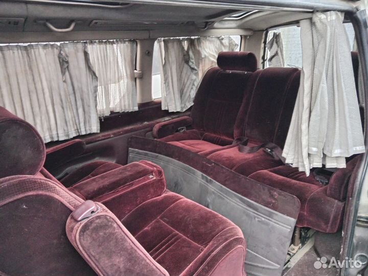 Авто в разбор на запчасти Toyota Hiace