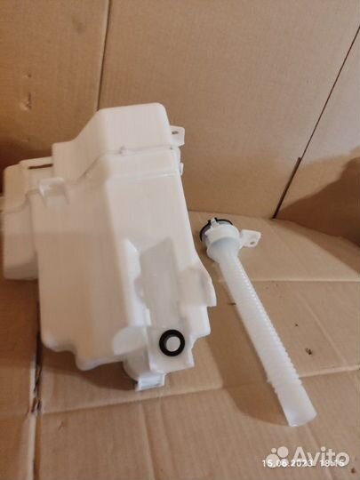 Бачок омывателя Toyota Rav4 ACA40 2013-2019