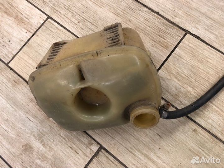 Бачок расширительный Volkswagen Golf 2 хетчбек 1.8