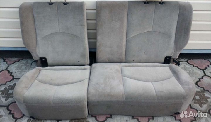 Задние сиденье на Mazda Tribute