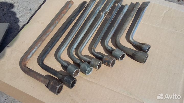 Балонный ключ Г-образный