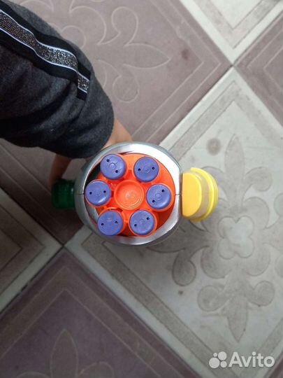 Игрушечный бластер