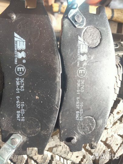Тормозные колодки Mitsubishi Space Runner1