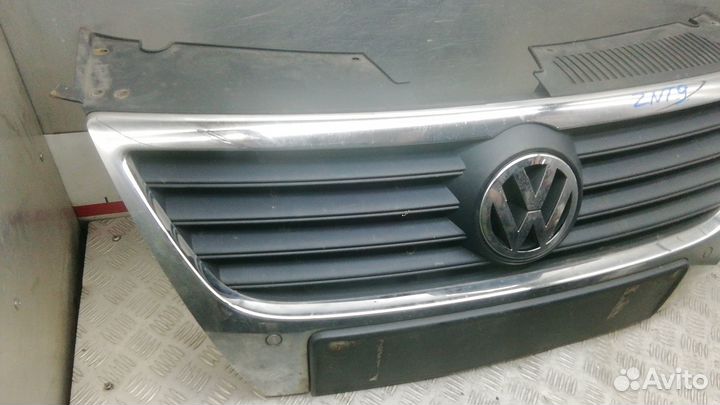 Решетка радиатора volkswagen passat B6 2005 2009