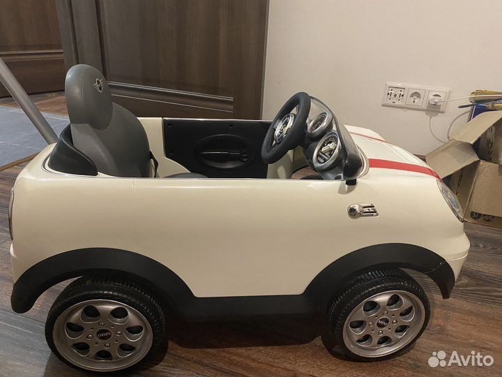 Детский автомобиль каталка