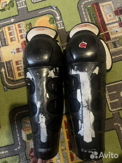 Хоккейная форма, щитки для ног