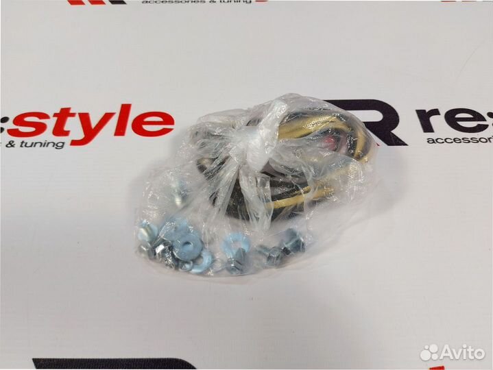 Спойлер Toyota Land Cruiser 200 черный K1770