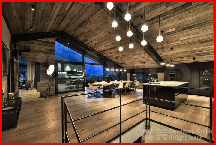 Дом 690 м² на участке 15 сот.