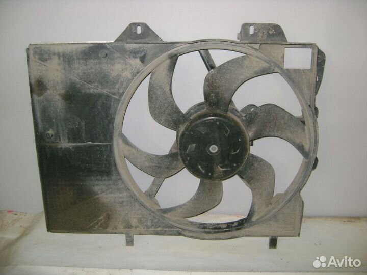 Вентилятор радиатора Peugeot 2008