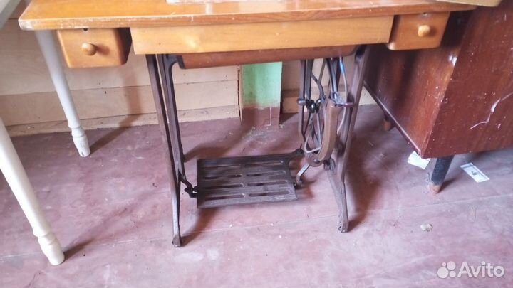 Швейная машинка старинная