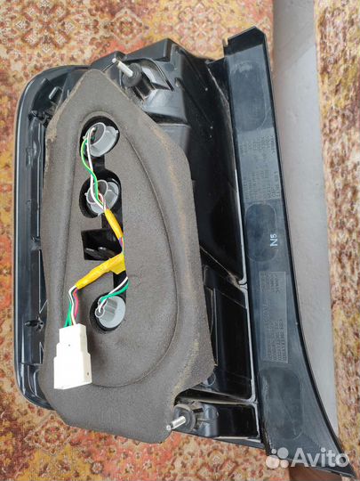 Фонарь стоп задний правый toyota prius NHW20