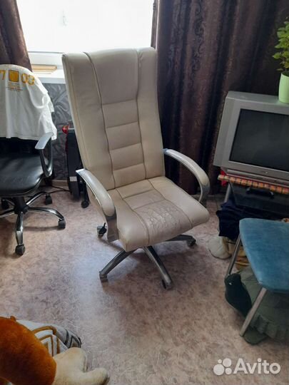 Офисное кресло руководителя бу