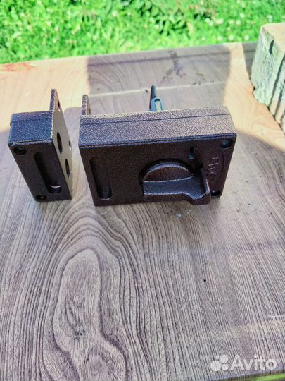 Замок дверной