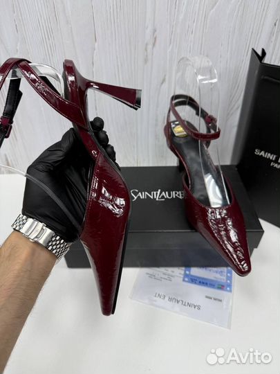 Босоножки женские с каблуком лакированные YSL