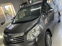 Toyota Noah 2.0 CVT, 2012, 198 200 км, с пробегом, цена 1 670 000 руб.