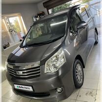 Toyota Noah 2.0 CVT, 2012, 198 200 км, с пробегом, цена 1 670 000 руб.