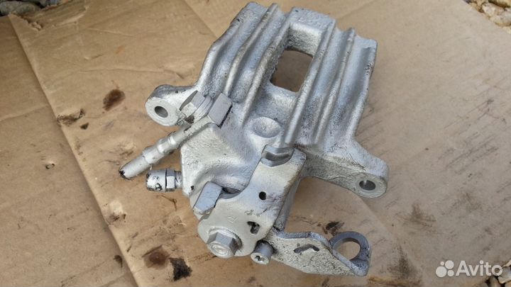 Суппорт задний правый VW Golf 4