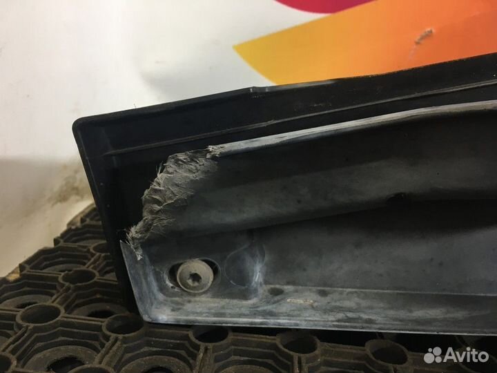 Корпус подножки левый Renault T