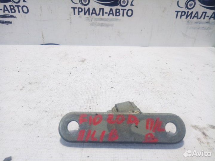 Петля двери BMW F10