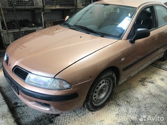 Разбор на запчасти Mitsubishi Carisma