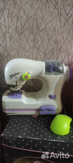 Швейная машина игрушечная