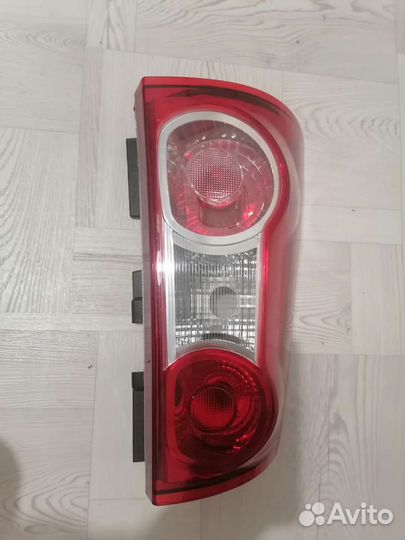 Задний фонарь левый внешний Renault