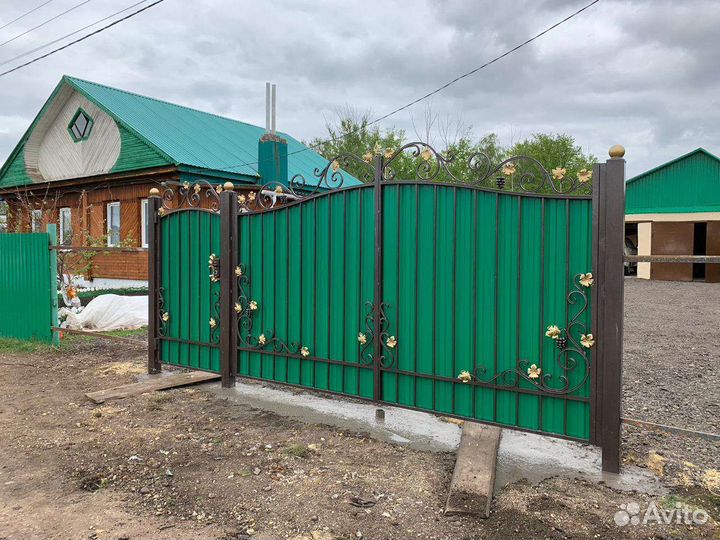 Распашные кованые ворота